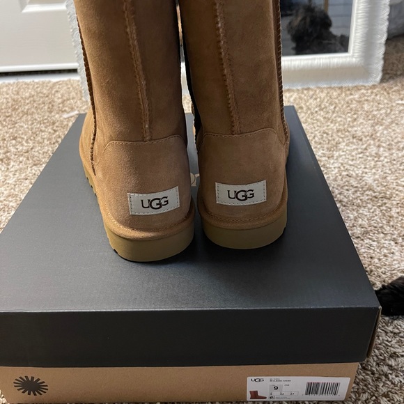 UGGs - Picture 5 of 5
